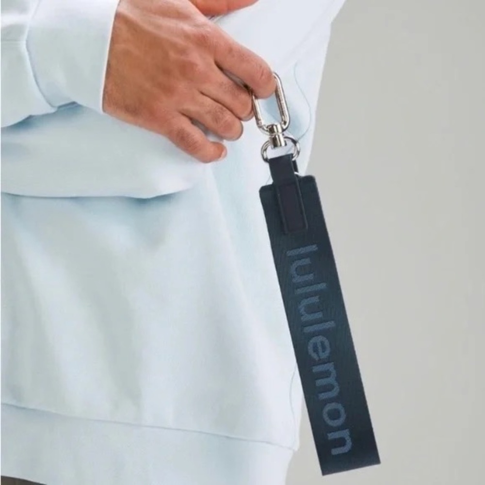 LAST ONE! Lululemon Unisex Never Lost Keychain Submarine/Utility Blue - Picture 2 of 4